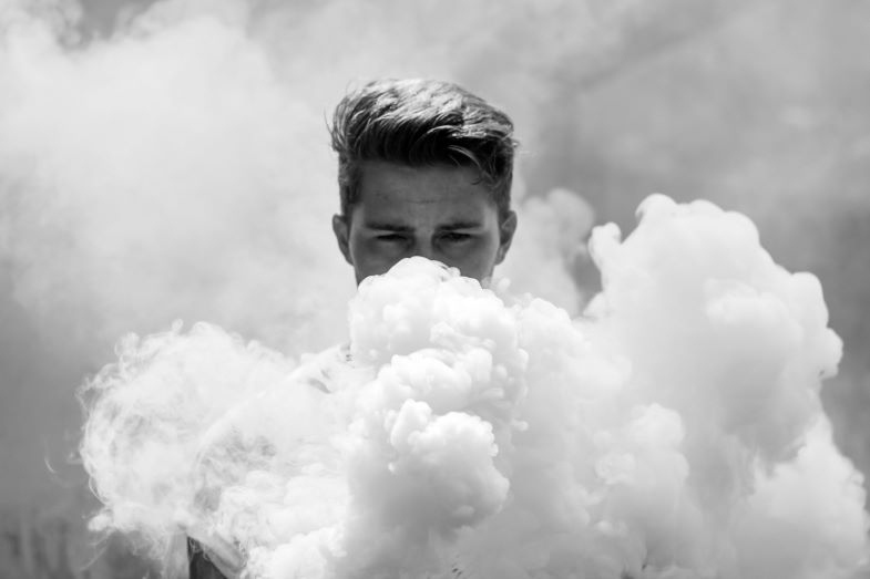Gros nuages ​​de vapeur générés par l'atomiseur pour Cloud Chasing