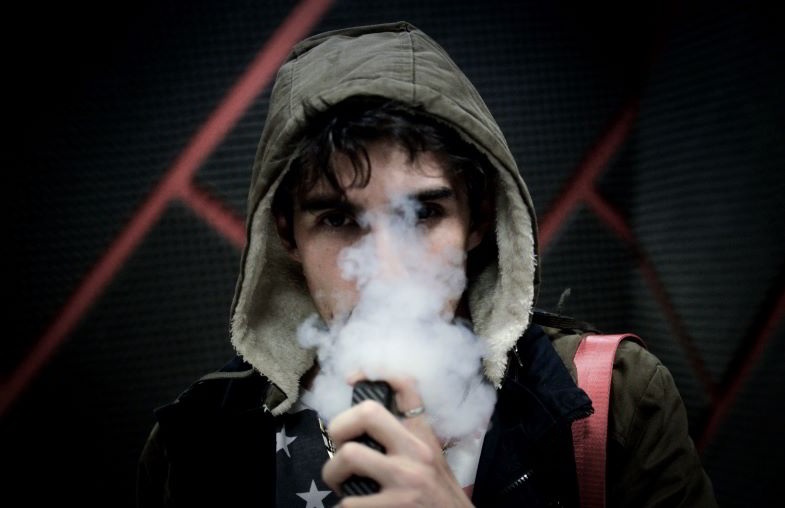 E-cigarette pour vapotage pulmonaire