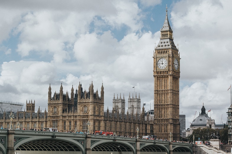 la position du gouvernement britannique avec les e-cigarettes