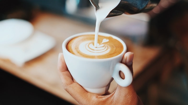 Qu'est-ce que la caféine et quelles en sont les causes ?